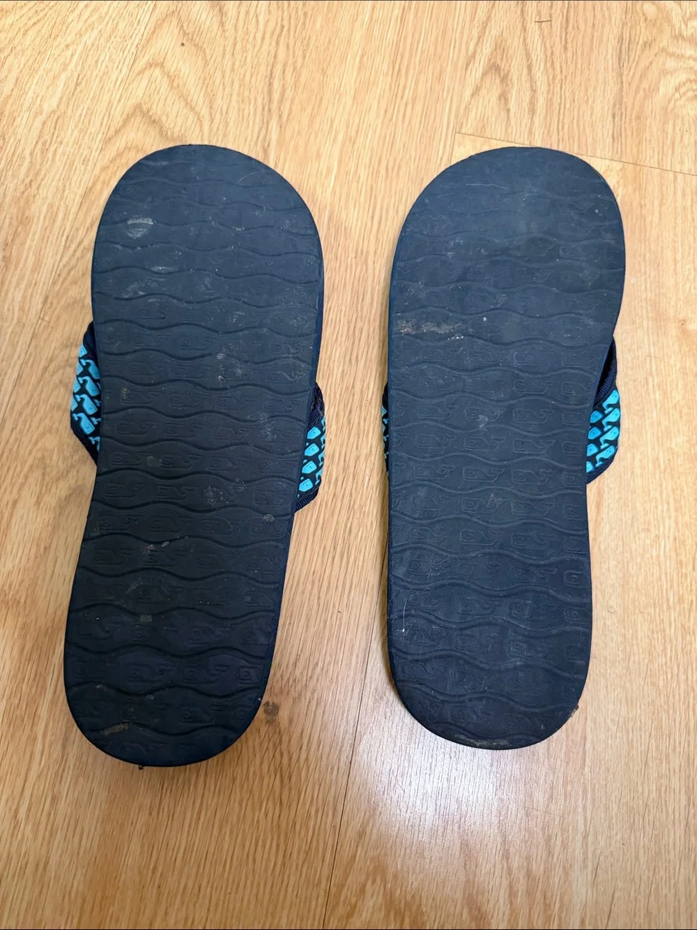 Vineyard Vines Navy Flip Flops with Teal Whale Strap Pattern size 13